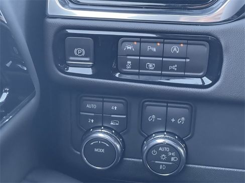 New 2026 GMC Yukon Elevation image 18