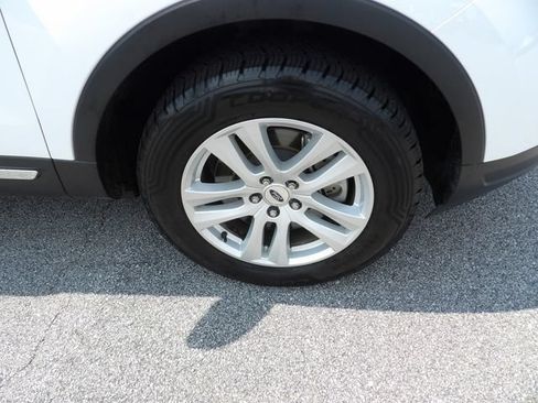 Certified 2018 Ford Explorer XLT AWD/4WD image 10