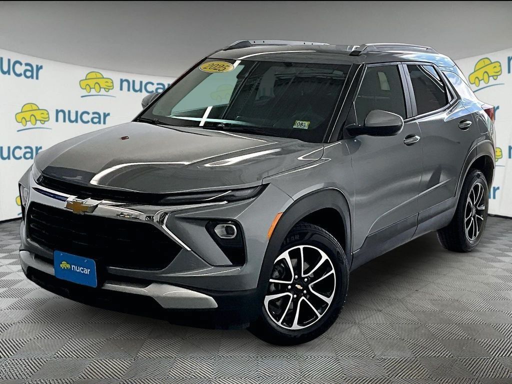 Used 2025 Chevrolet TrailBlazer LT AWD/4WD image 3