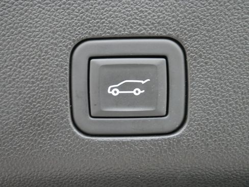 Used 2024 GMC Yukon Denali Ultimate w/ LPO, Floor Liner Package image 19