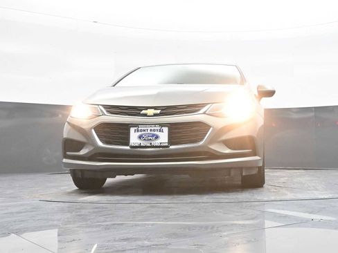 Used 2018 Chevrolet Cruze LT w/ Convenience Package image 35