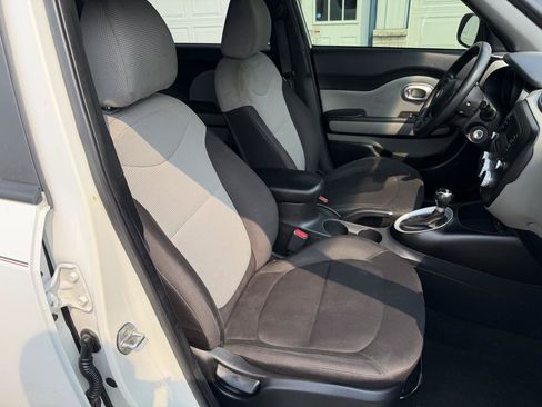 Used 2016 Kia Soul FWD image 18