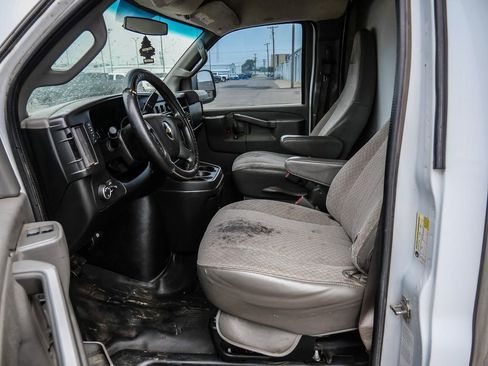 Used 2017 Chevrolet Express 3500 RWD image 14