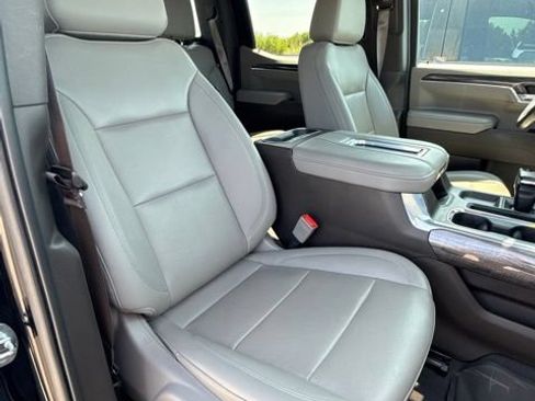 Used 2022 Chevrolet Silverado 1500 LTZ w/ LTZ Premium Package AWD/4WD image 38