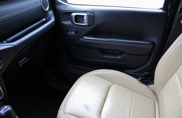 Used 2018 Jeep Wrangler Unlimited Sahara AWD/4WD image 30
