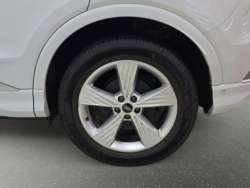 Used 2023 Audi Q4 e-tron Prestige image 31