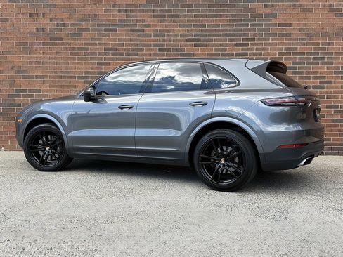 Certified 2023 Porsche Cayenne image 3