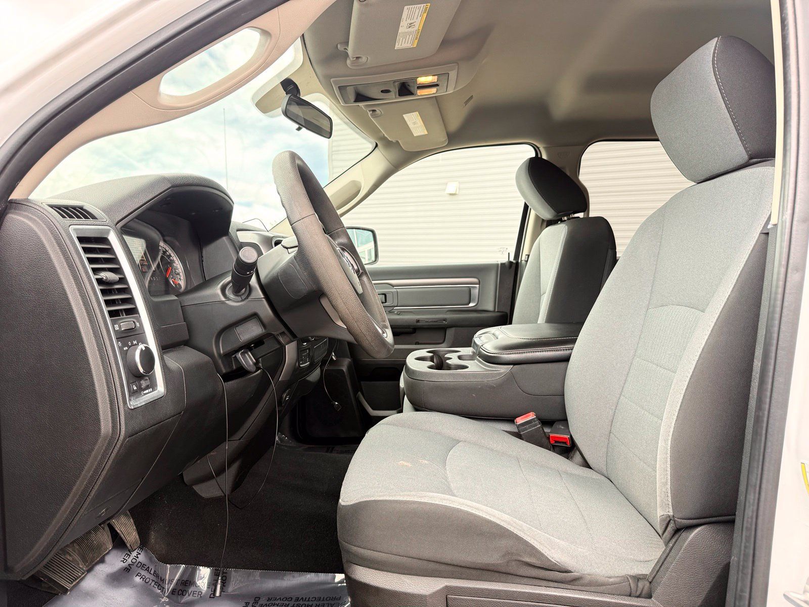 Used 2021 RAM 1500 Classic SLT AWD/4WD image 18