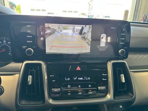 Used 2023 Kia Sorento S w/ Panoramic Sunroof Package FWD image 24