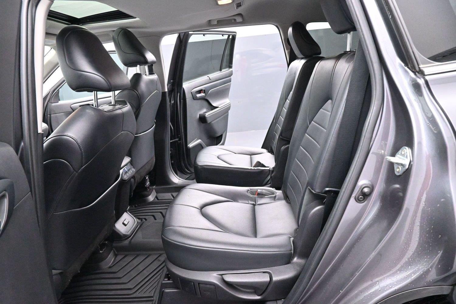 Used 2022 Toyota Highlander XLE FWD image 31