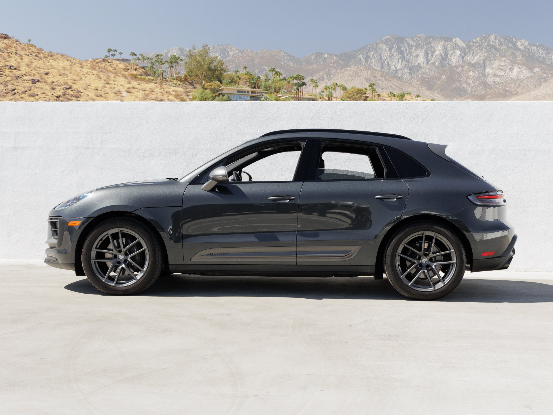 Certified 2026 Porsche Macan Turbo AWD/4WD image 2