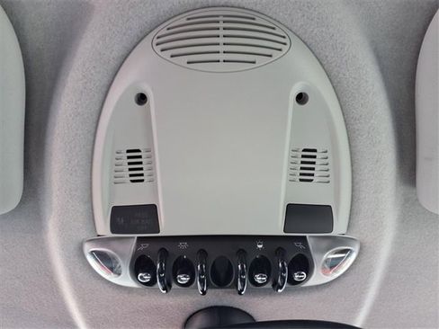 Used 2010 MINI Cooper Hardtop image 15