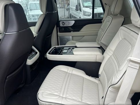 Used 2021 Lincoln Navigator Black Label image 10