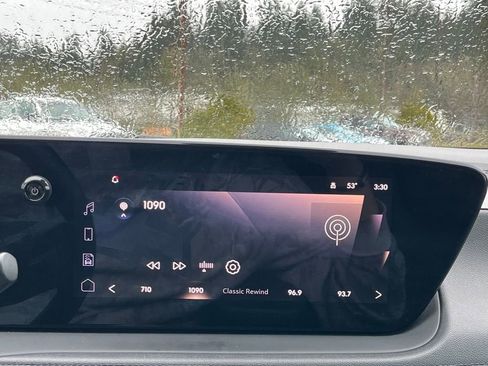 Used 2024 Buick Encore GX Sport Touring image 19