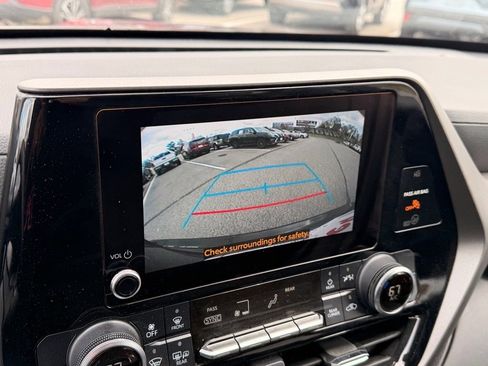 Used 2024 Toyota Highlander LE image 20