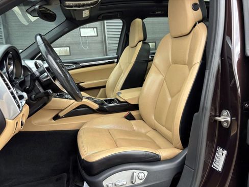 Used 2017 Porsche Cayenne image 16