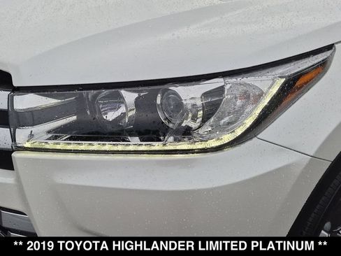 Used 2019 Toyota Highlander Limited Platinum AWD/4WD image 16