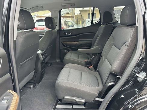 Used 2023 GMC Acadia SLE image 15
