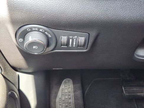 Used 2024 Jeep Compass Latitude AWD/4WD image 18
