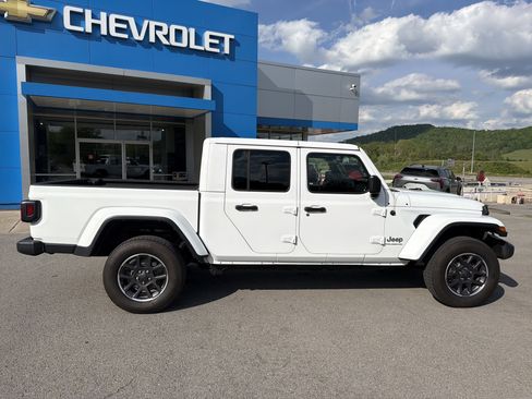 Used 2023 Jeep Gladiator Overland AWD/4WD image 3