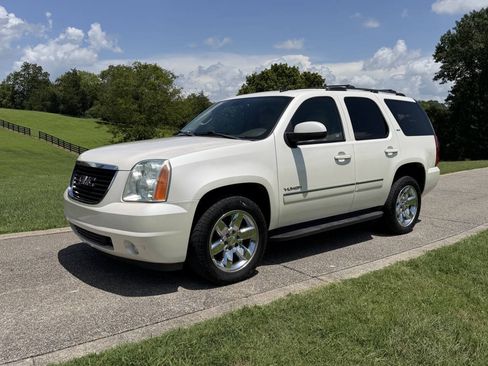 Used 2011 GMC Yukon SLT RWD image 3