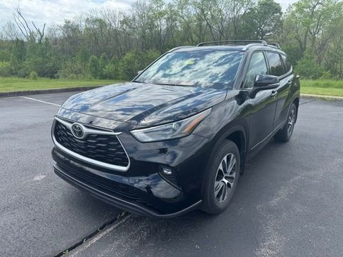 Used 2022 Toyota Highlander XLE image 7