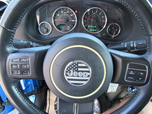 Used 2016 Jeep Wrangler Unlimited Sahara w/ Connectivity Group AWD/4WD image 30