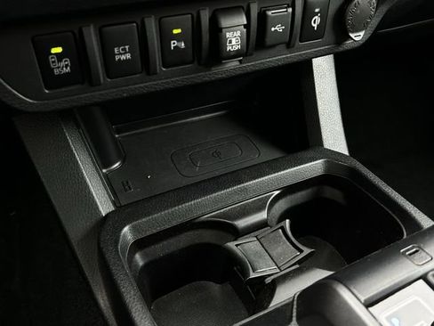 Used 2021 Toyota Tacoma TRD Sport w/ Technology Package AWD/4WD image 21