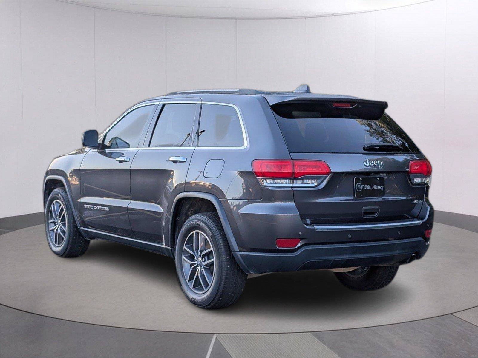 Used 2018 Jeep Grand Cherokee Limited RWD image 3