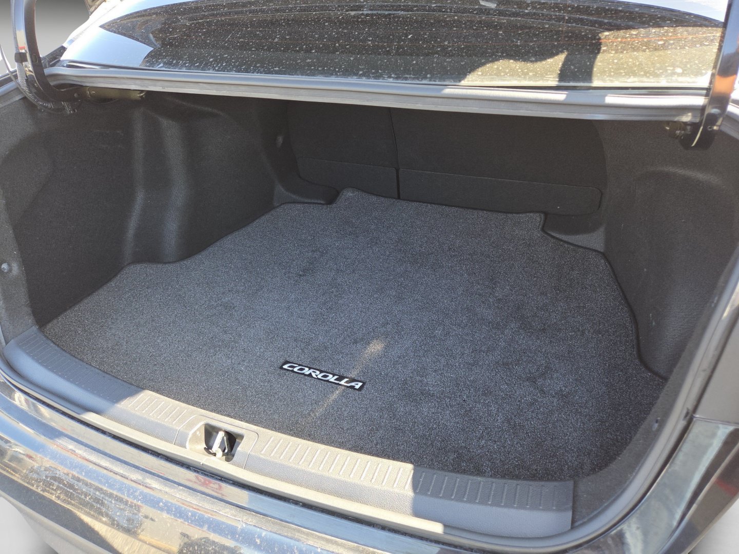 Used 2023 Toyota Corolla LE w/ Carpet Mat Package (TMS) FWD image 23