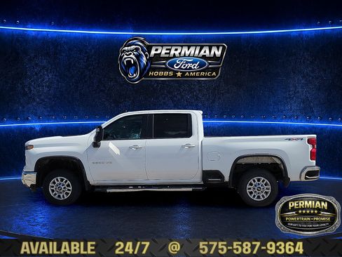 Used 2025 Chevrolet Silverado 2500 LT w/ Convenience Package AWD/4WD image 2