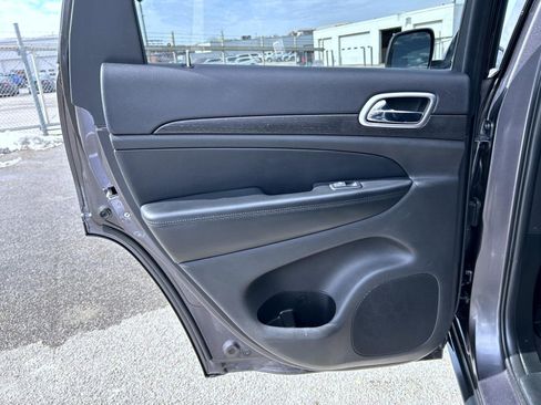 Used 2018 Jeep Grand Cherokee Laredo image 17