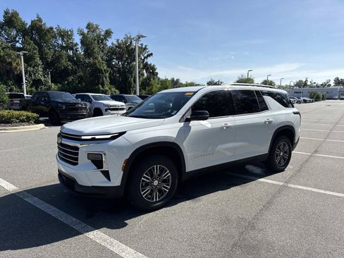Used 2026 Chevrolet Traverse LT w/ Driver Confidence Package FWD image 7