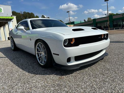 Used 2018 Dodge Challenger SRT Hellcat image 10