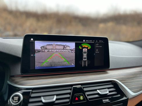 Used 2022 BMW 530i xDrive 530i xDrive Sedan w/ Convenience Package image 31