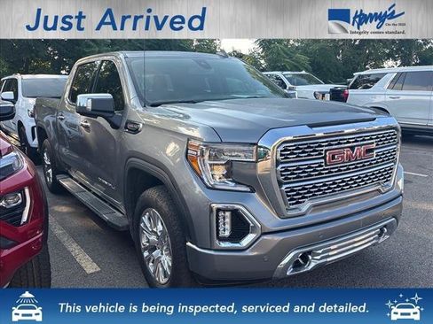 Used 2022 GMC Sierra 1500 Denali w/ Driver Alert Package II AWD/4WD image 3