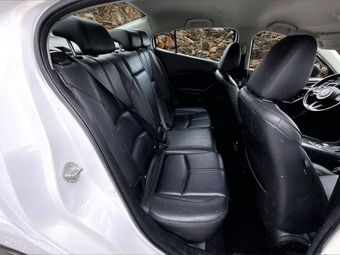 Used 2018 MAZDA MAZDA3 Touring image 25