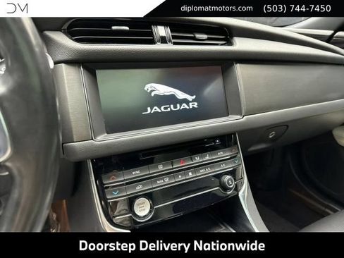 Used 2018 Jaguar XF S RWD image 32