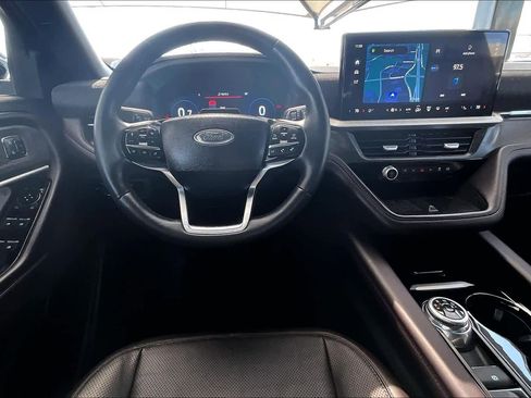 Used 2025 Ford Explorer Platinum w/ LUX Leather Package image 6