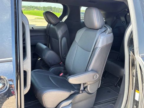 Used 2024 Toyota Sienna XSE FWD image 9
