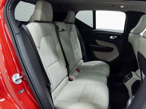 Used 2024 Volvo XC40 B5 Ultimate w/ Protection Package Premier image 11