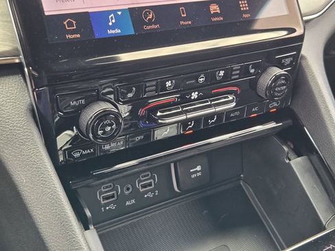 New 2025 Jeep Grand Cherokee L Overland w/ Advanced Protech Group III image 13