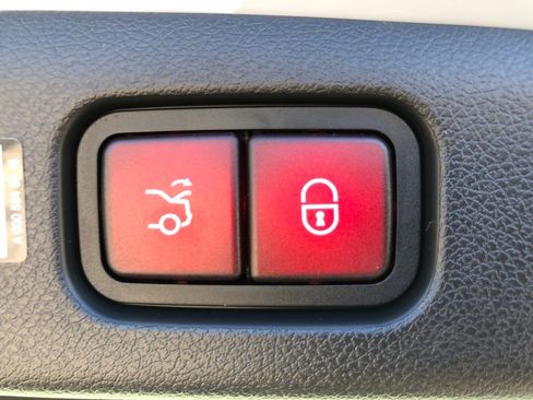 New 2026 Mercedes-Benz E 350 4MATIC Sedan image 39