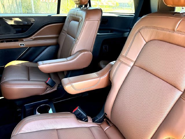 Used 2023 Lincoln Aviator Reserve w/ Equipment Group 201A RWD image 24