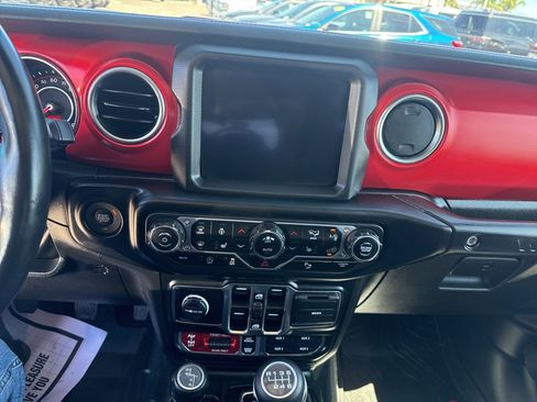 Used 2022 Jeep Wrangler Unlimited Rubicon w/ LED Lighting Group AWD/4WD image 19