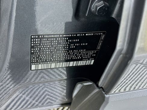 Used 2025 Volkswagen Taos SE FWD image 12