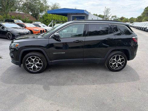Used 2025 Jeep Compass Limited AWD/4WD image 2