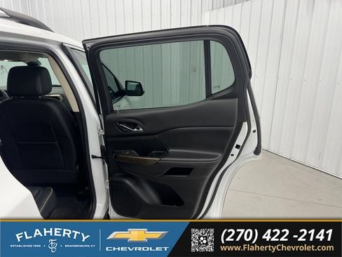 Used 2023 GMC Acadia Denali w/ Denali Technology Package FWD image 12