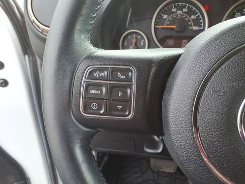 Used 2017 Jeep Wrangler Unlimited Sahara AWD/4WD image 18