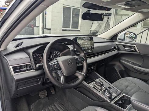 Used 2024 Mitsubishi Outlander SE image 7